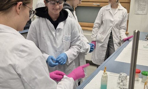 Warsztaty chemiczne dla uczniów Niepublicznej Szkoły Podstawowej w Załukach