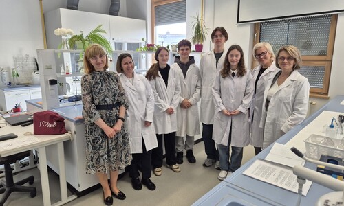 Wydział Chemii UwB wspiera licealist&oacute;w z Ełku w międzynarodowym konkursie Beamline for Schools