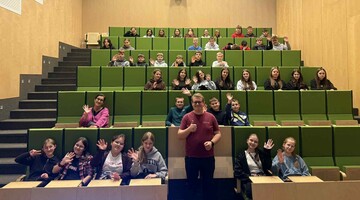 Eksperymenty, kampus i terrarium - uczniowie z Jaświł z wizytą na Wydziale Chemii